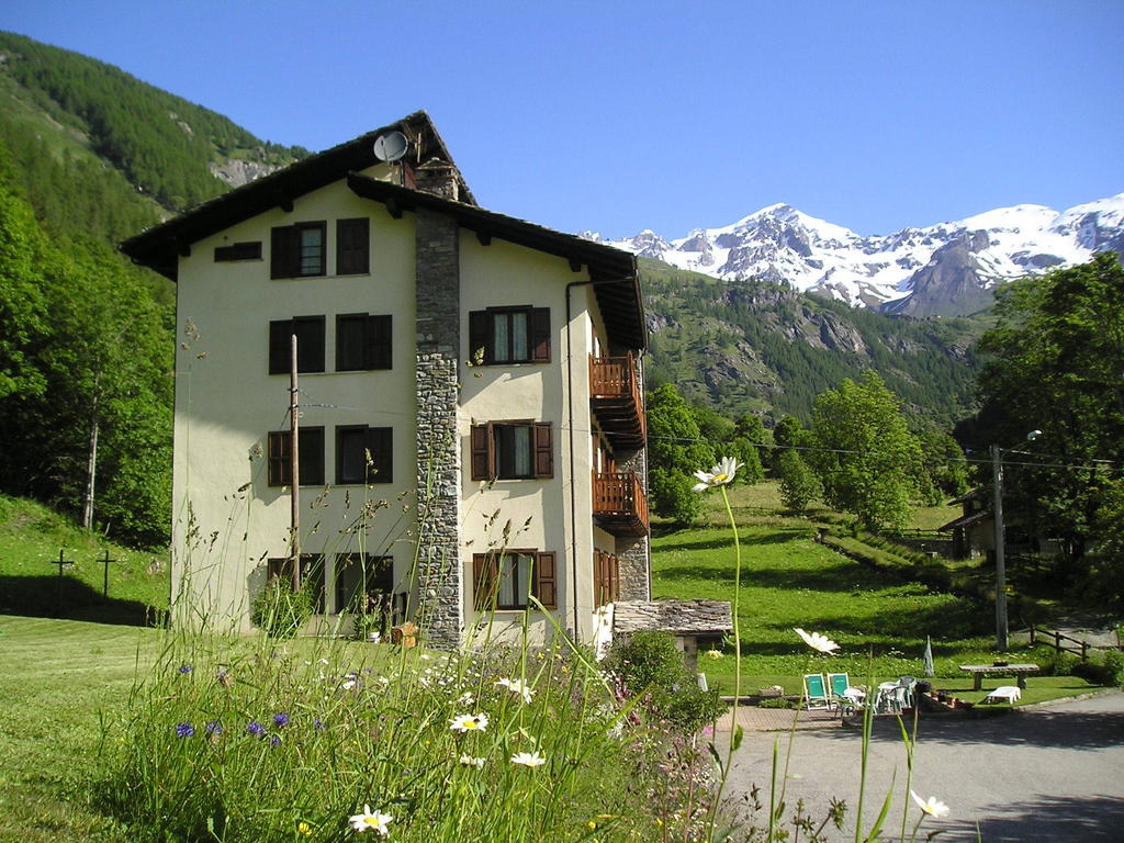 Hotel Mont Gelé Ollomont Exterior foto