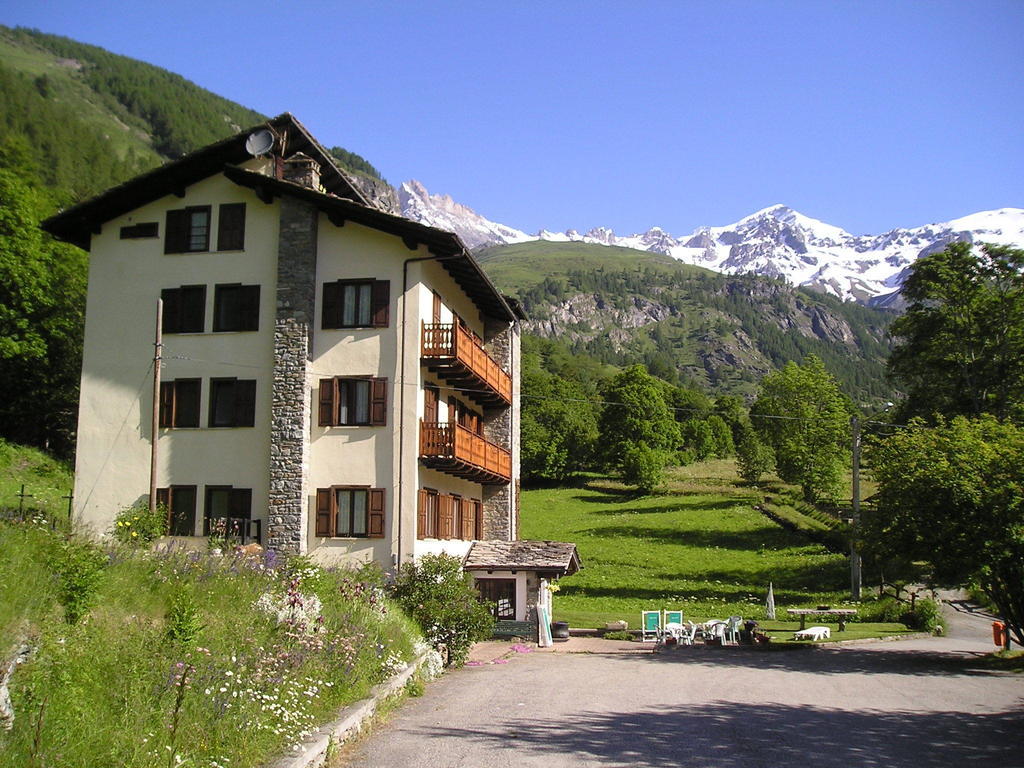 Hotel Mont Gelé Ollomont Exterior foto