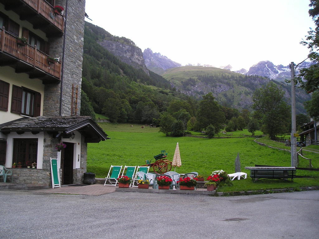 Hotel Mont Gelé Ollomont Exterior foto