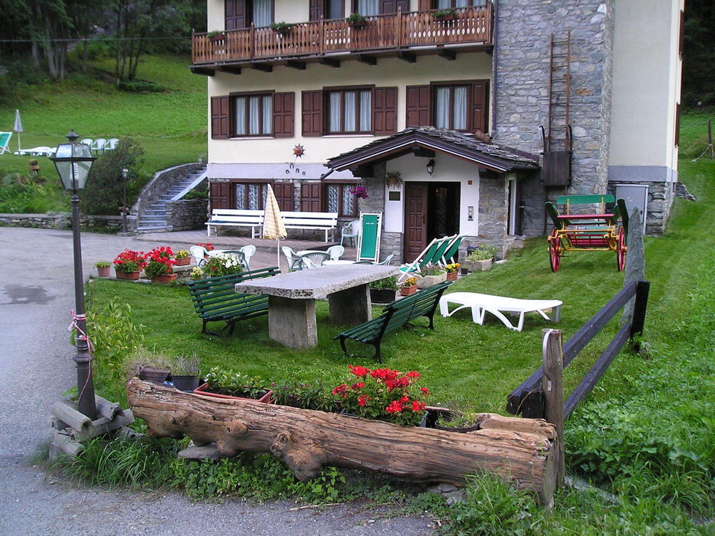 Hotel Mont Gelé Ollomont Exterior foto